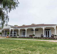 Winniston Lodge Luxury Accommodation - Redcliffe Tourism