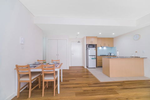 Wolli Creek Airport Serviced 2 Bedroom Apartment - Redcliffe Tourism 3
