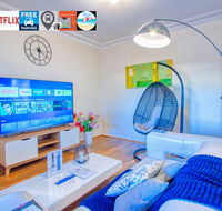 Wollongong station holiday house with Wi-Fi75 Inch TV NetflixParkingBeach - Redcliffe Tourism