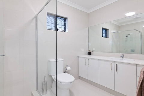 Woodlands - Home With A View - Redcliffe Tourism 2