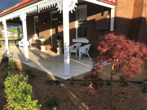 Woodstock Cottage - Redcliffe Tourism 1