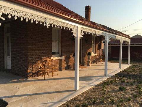 Woodstock Cottage - Redcliffe Tourism 3