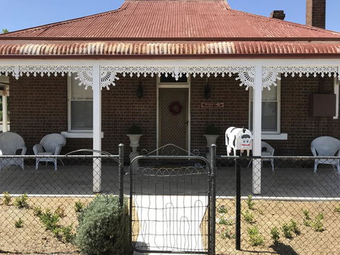 Woodstock Cottage - Redcliffe Tourism 0
