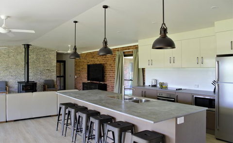 Woolshed Hill Estate - Redcliffe Tourism 1