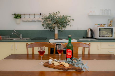 Woongara Cottage - Pet Friendly Country Retreat - Redcliffe Tourism 2