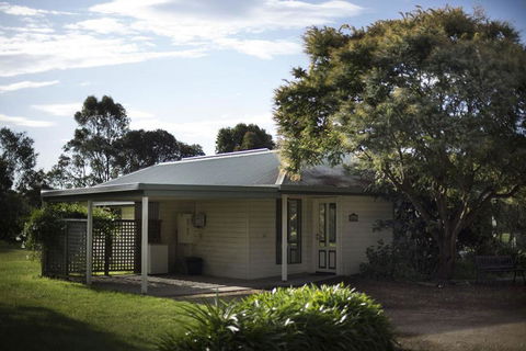 Woongara Cottage - Pet Friendly Country Retreat - Redcliffe Tourism 1