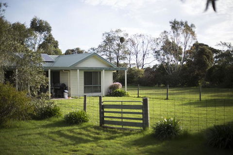 Woongara Cottage - Pet Friendly Country Retreat - Redcliffe Tourism 0