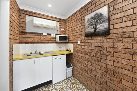 Woongarra Motel - Redcliffe Tourism 1