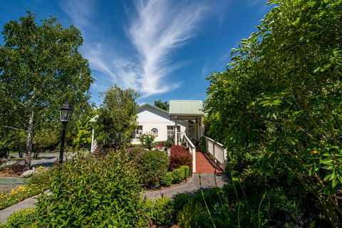 Yarra Gables - Redcliffe Tourism 0
