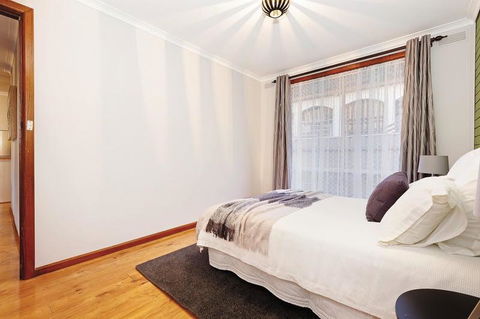Your Ballarat Home - Redcliffe Tourism 3