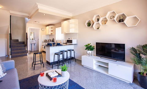 Your Home Here In Sydney - Redcliffe Tourism 0