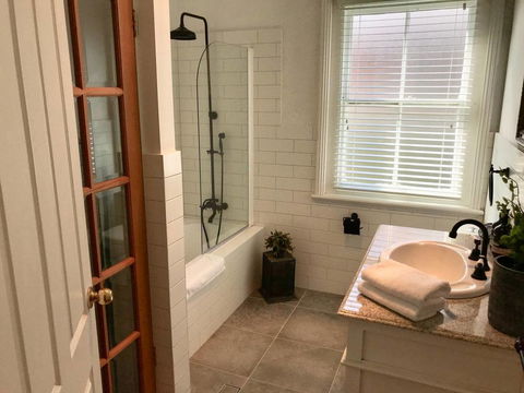 YSG The Edward Townhouse 153 - Walk To Town - Redcliffe Tourism 2