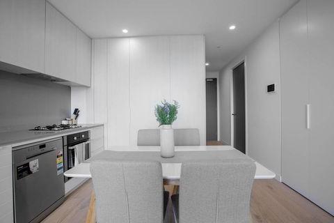 Grey Style, Simple And Cozy Apt@Parkville+Carpark - Redcliffe Tourism 1