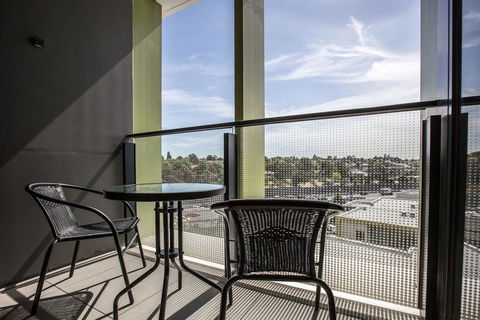 Modern City Comfy And Warm Apt@Parkville+Carpark - Redcliffe Tourism 3