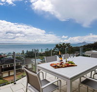 Maison de la mer 30 Mulubinda Parade - luxurious linen aircon and panoramic views - Redcliffe Tourism