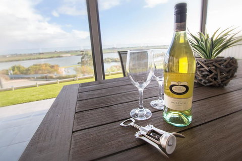 Serenity And Sweeping Murray River Views - Redcliffe Tourism 2