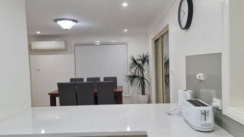 3 Bed Room, Luxury Home - Redcliffe Tourism 2