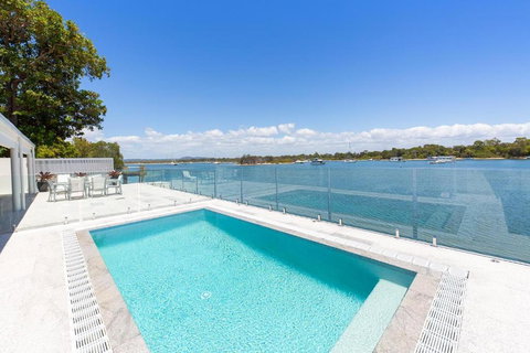 Affordable Riverfront, Pool, Private Pontoon - Redcliffe Tourism 0