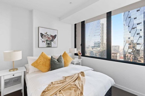A 2BR Apt With City Views Next To Southern Cross - Redcliffe Tourism 0