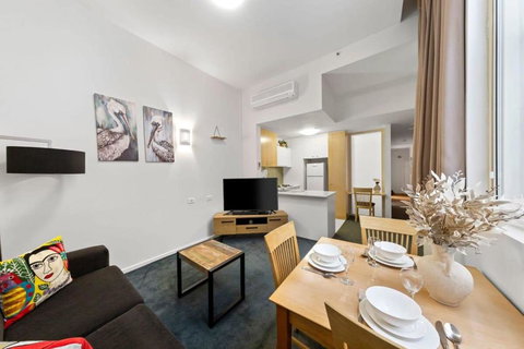 A Chic Apartment On Bourke St Near Chinatown - Redcliffe Tourism 2
