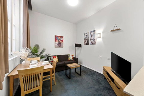 A Chic Apartment On Bourke St Near Chinatown - Redcliffe Tourism 3