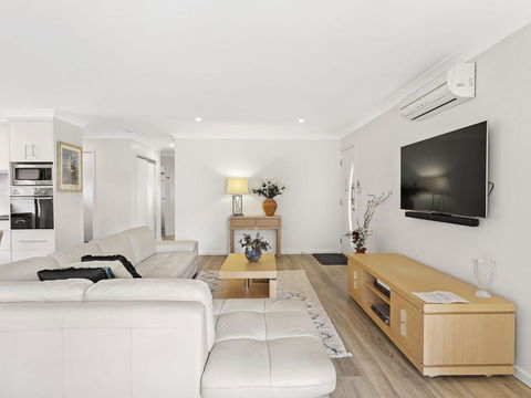 A Homely House 6 Mistral Close - Redcliffe Tourism 3