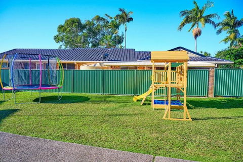 A Kids Dream & Paradise For Parents - Redcliffe Tourism 3