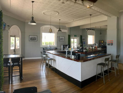 Abermain Hotel - Redcliffe Tourism 3