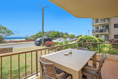 Absolute Beachfront Apartment! - Redcliffe Tourism 0