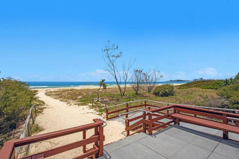 Absolute Beachfront Apartment! - Redcliffe Tourism 1