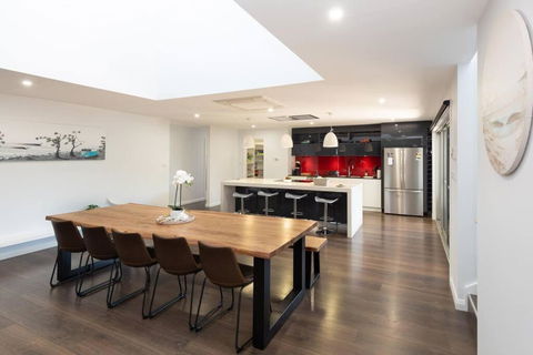 Absolute Waterfront, Amazing Views, Maloneys Beach - Redcliffe Tourism 3