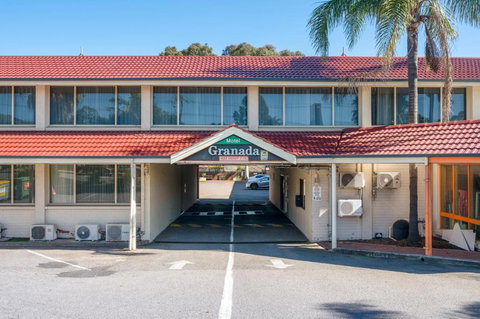 Adelaide Granada Motor Inn - Redcliffe Tourism 1