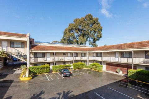Adelaide Granada Motor Inn - Redcliffe Tourism 3