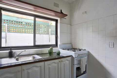 Affordable 2 Bedroom House Surry Hills 2 E-Bikes Included - Redcliffe Tourism 4