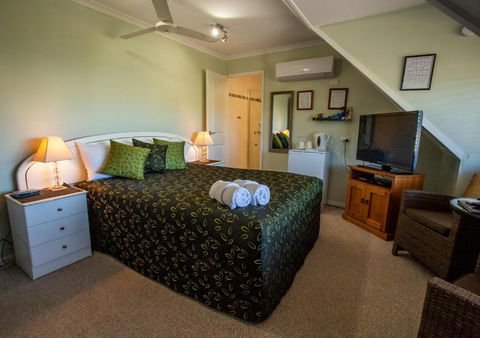Ainslie Manor Bed And Breakfast - Redcliffe Tourism 3