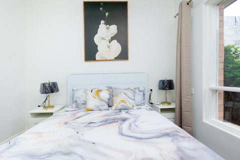 Adelaide Escape And Business-3Bath Full Kitchen Fast Wifi 3TV-for Large Families And Group - Redcliffe Tourism 2