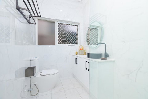 Adelaide Escape And Business-3Bath Full Kitchen Fast Wifi 3TV-for Large Families And Group - Redcliffe Tourism 4