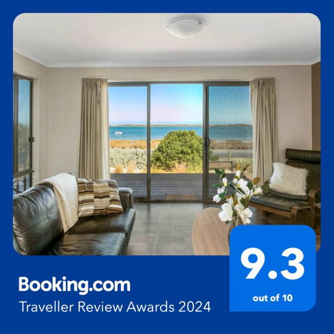 Absolute Waterfront Views And Kayaks - Redcliffe Tourism 1