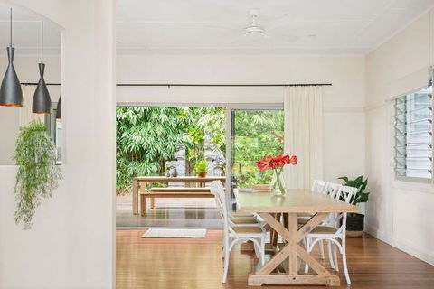 A Perfect Stay - The White Rabbit - Redcliffe Tourism 3