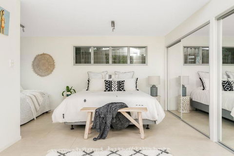 A Perfect Stay - The White Rabbit - Redcliffe Tourism 4