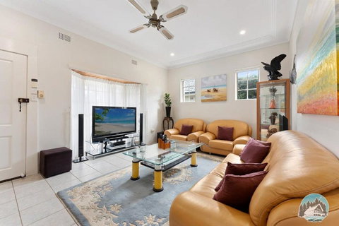 Aircabin - Blakehurst - Spacious - 5 Beds House - Redcliffe Tourism 0