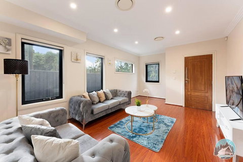 Aircabin - Carlingford - Sydney - 4 Beds House - Redcliffe Tourism 2