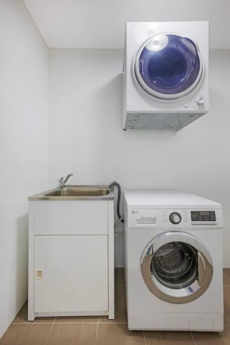 Airport And Waterview Retreat - Redcliffe Tourism 2