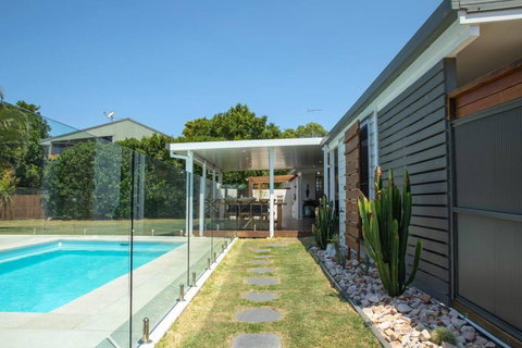 Al Fresco Residence In The Heart Of Point Lookout! - Redcliffe Tourism 0