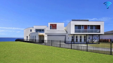 Albatross - Redcliffe Tourism 0