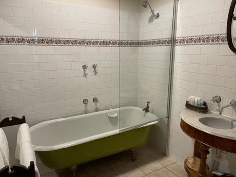 Albert Hotel Daylesford - Redcliffe Tourism 1