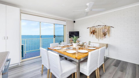 Alcheringa - Units 3 & 4 32 Sandy Point Rd - Redcliffe Tourism 1