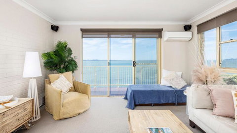 Alcheringa - Units 3 & 4 32 Sandy Point Rd - Redcliffe Tourism 4