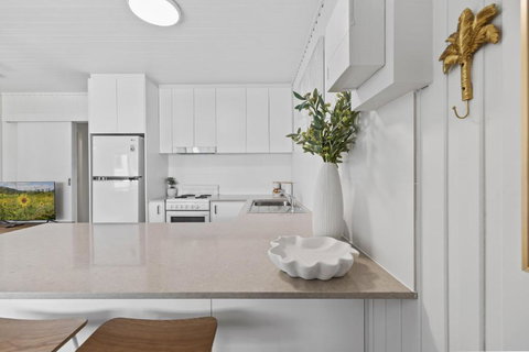 Alex Beachside Pet Friendly 2 Bed Apartment - Redcliffe Tourism 4