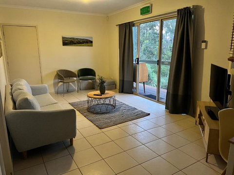 Allusion Farmstay And Vineyard Units - Redcliffe Tourism 4